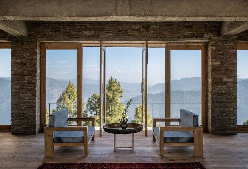 Отель The Kumaon