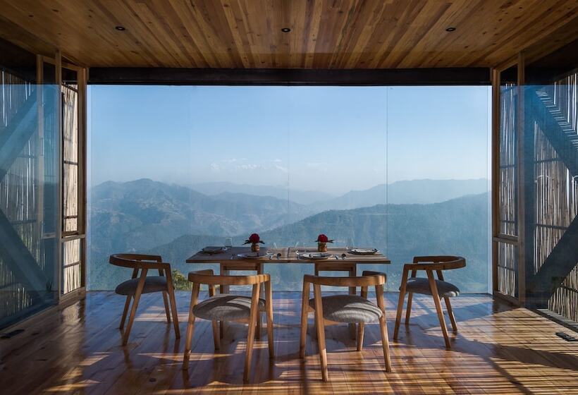 Отель The Kumaon