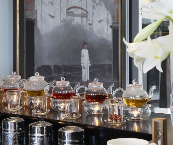 The Manor House At The Queen Victoria Hotel By Newmark