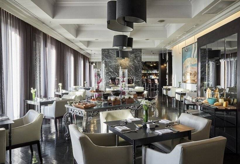 The Manor House At The Queen Victoria Hotel By Newmark