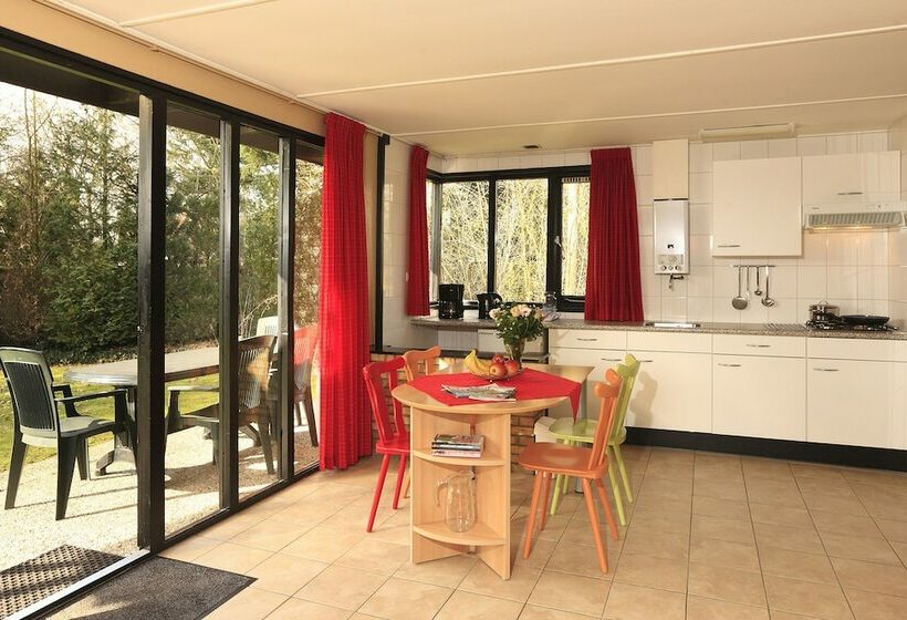 فندق Vakantiepark De Lindenberg