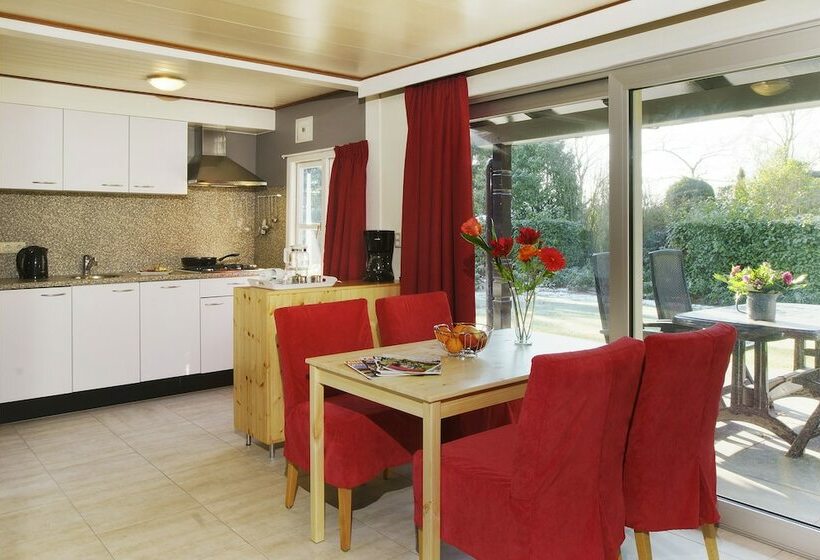 فندق Vakantiepark De Lindenberg