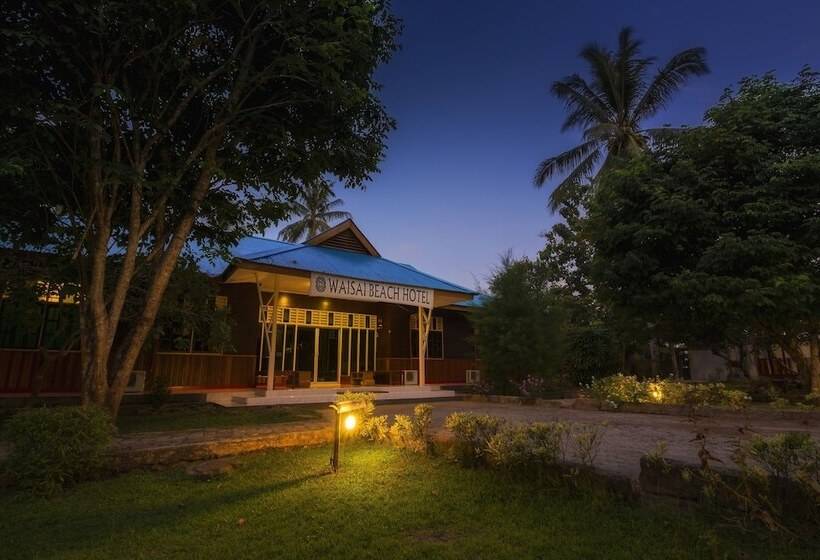 هتل Waisai Beach