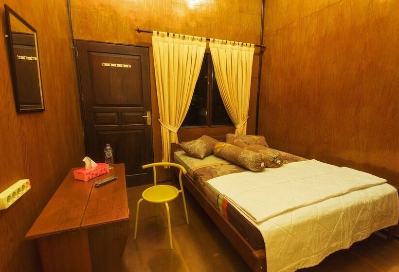 בית מלון כפרי Waisai Beach