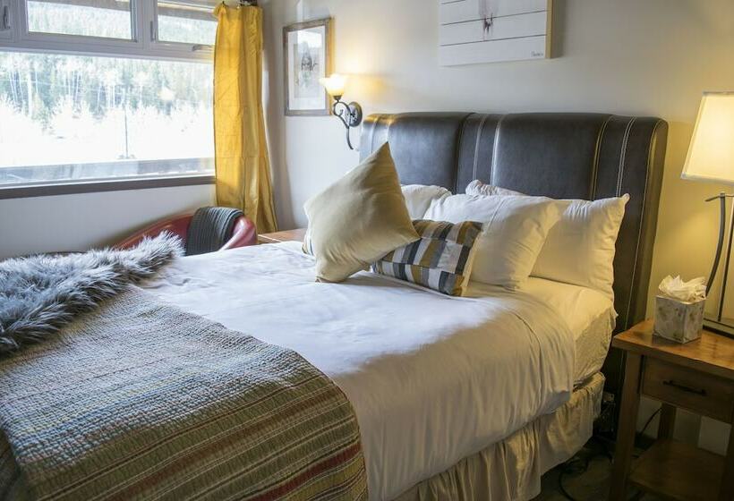 فندق Yamnuska Suites