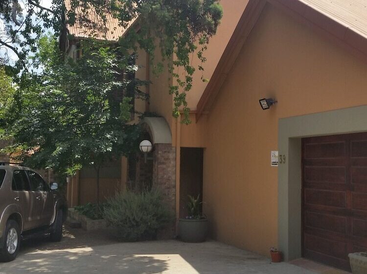 بنسيون Izimbali Lodge And Restaurant