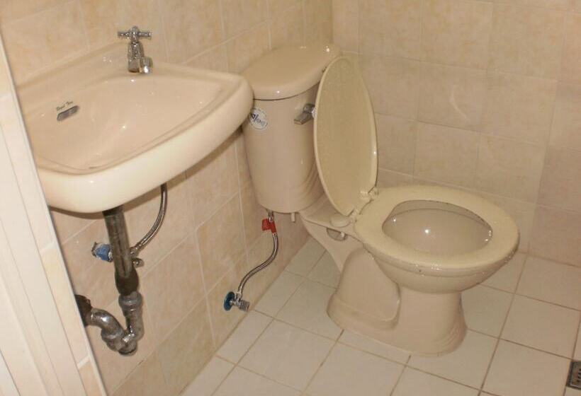 Pensió Lucky Darayonan Homes