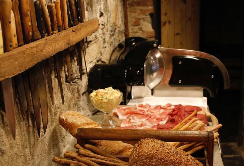 بنسيون Palazzo Albricci Peregrini