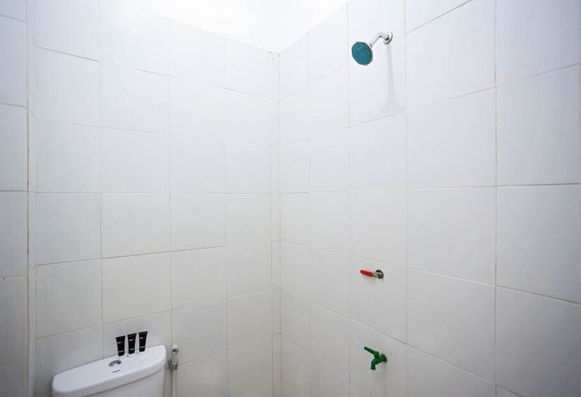 ペンション Reddoorz Near Halim Perdanakusuma