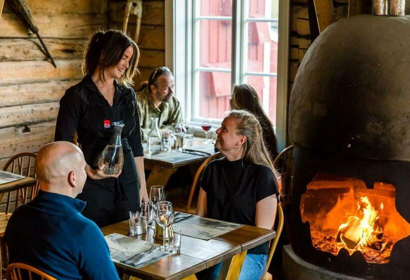 Reine Rorbuer By Classic Norway Hotels