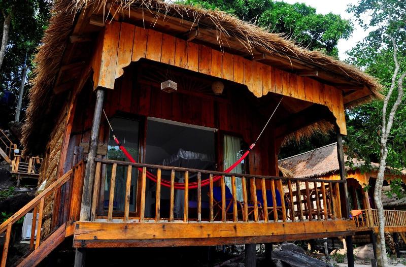 Курорт White Beach Bungalows