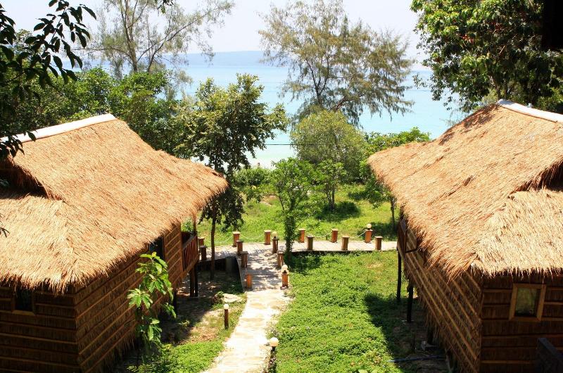 Курорт White Beach Bungalows