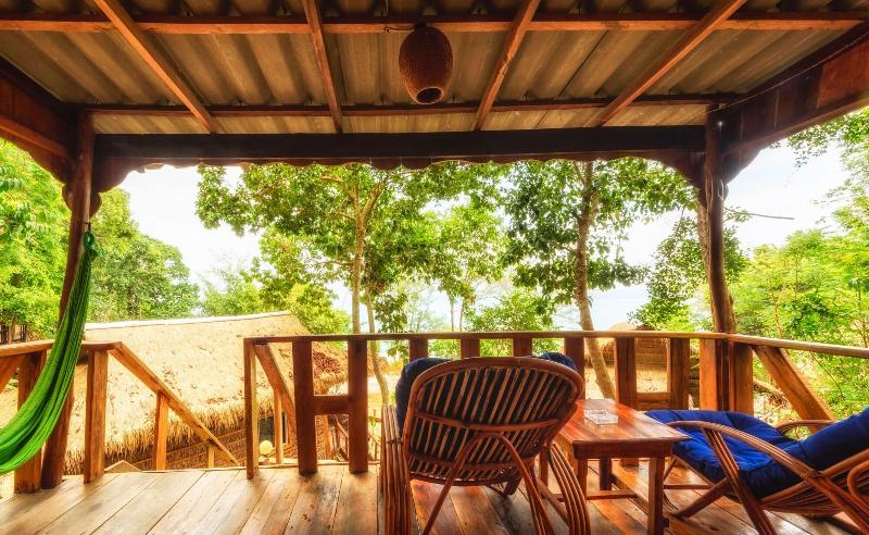 Курорт White Beach Bungalows