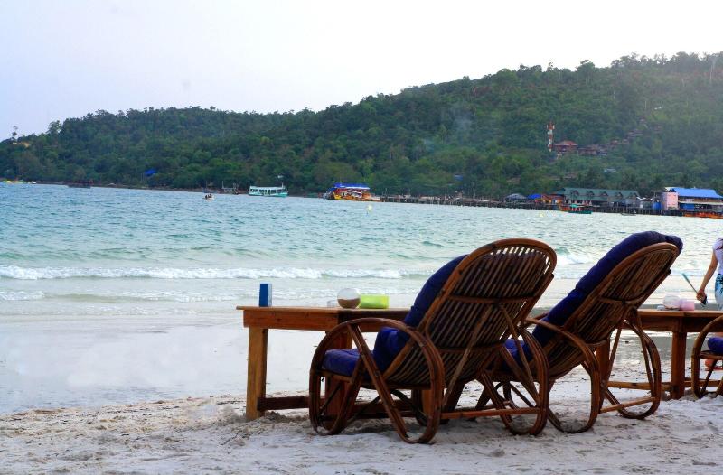 Курорт White Beach Bungalows