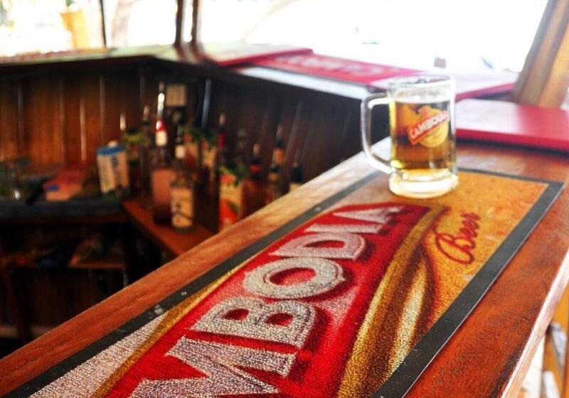 Курорт White Beach Bungalows