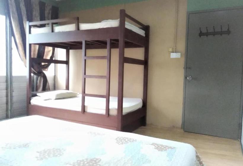 ユースホステル Spot On 89953 Marco Polos Kenyalang