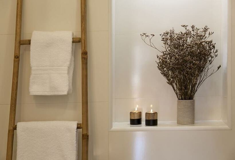 Bairro Alto Studio Apartments   By Lu Holidays