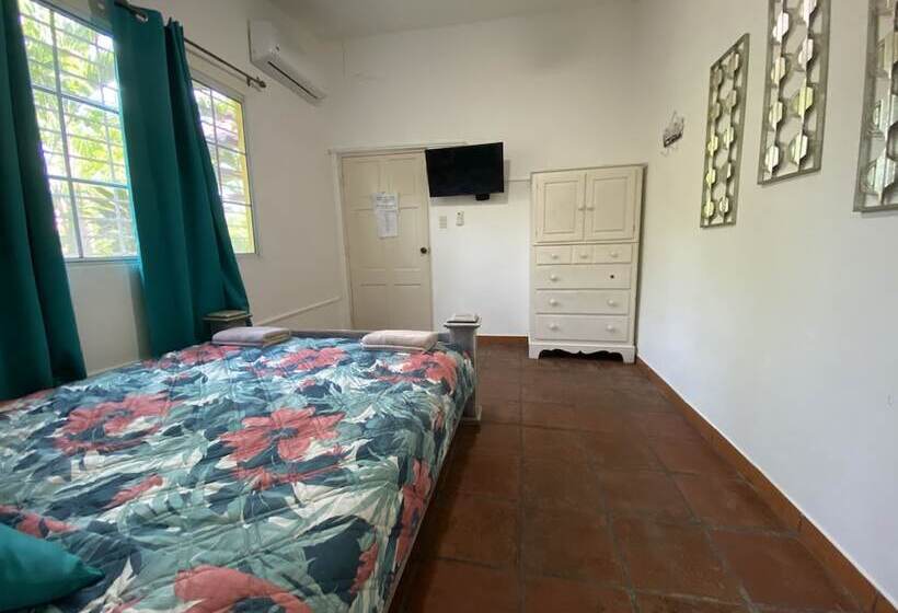 簡易ホテル Las Catalinas Coronado