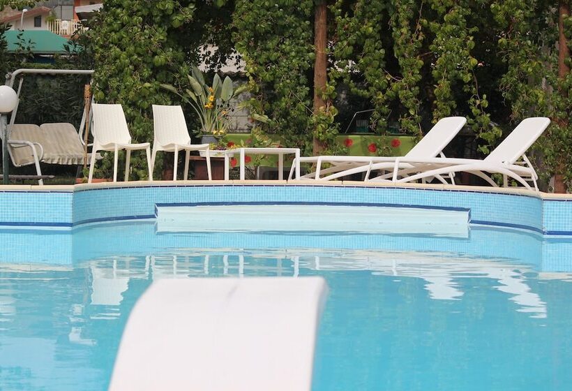 פונדק Summa Resort