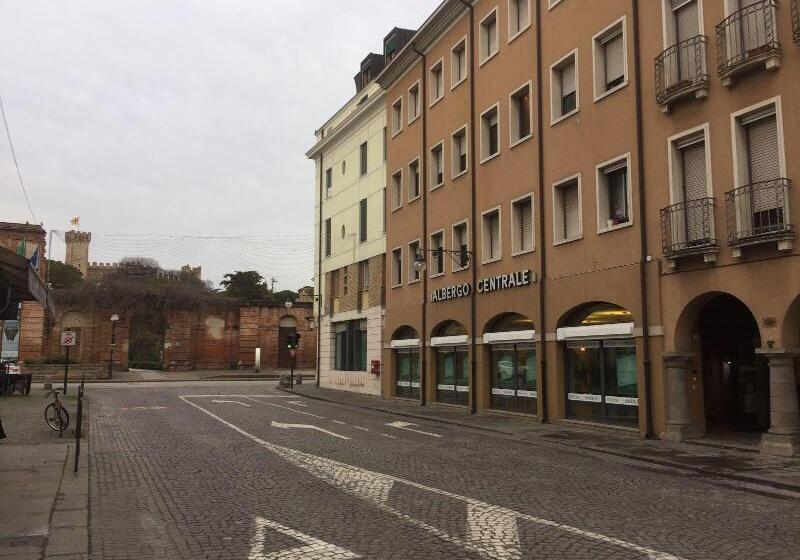 בית מלון כפרי Centrale