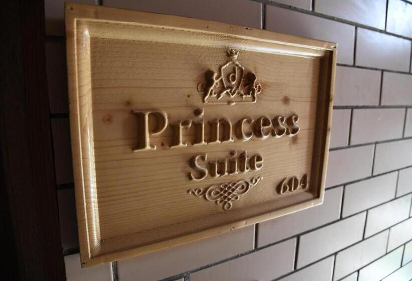 Отель Deventure Shimla Hills