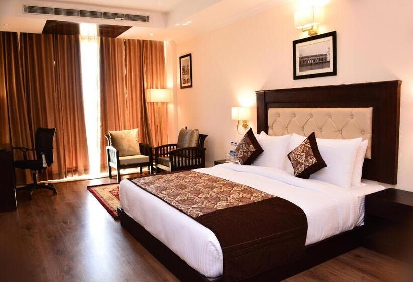 Отель Deventure Shimla Hills