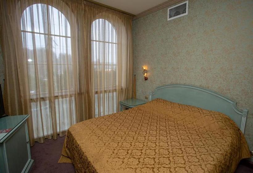 فندق Dvoryanskoe Gnezdo