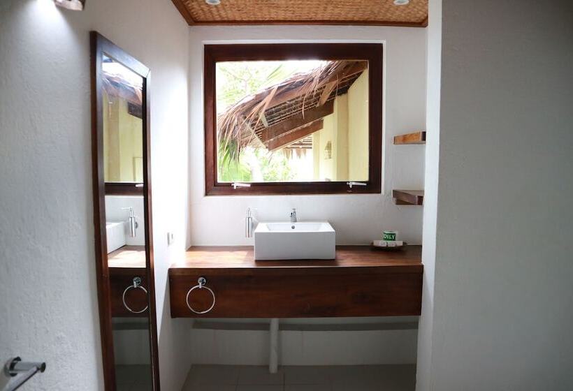 هتل El Nido Overlooking Resort