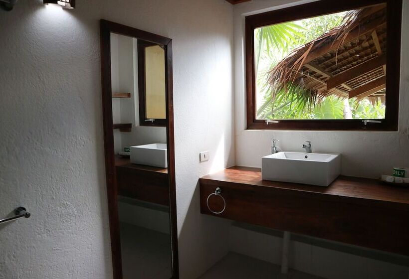 هتل El Nido Overlooking Resort