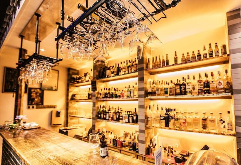 Отель Qufu International Youth