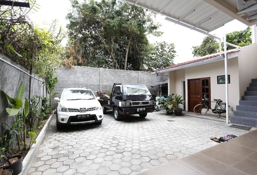 فندق Reddoorz @ Condong Catur 3