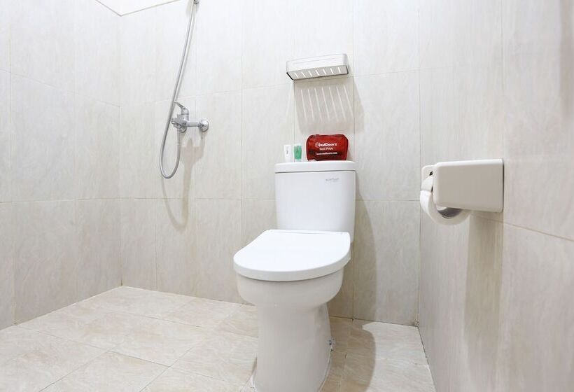 فندق Reddoorz @ Condong Catur 3