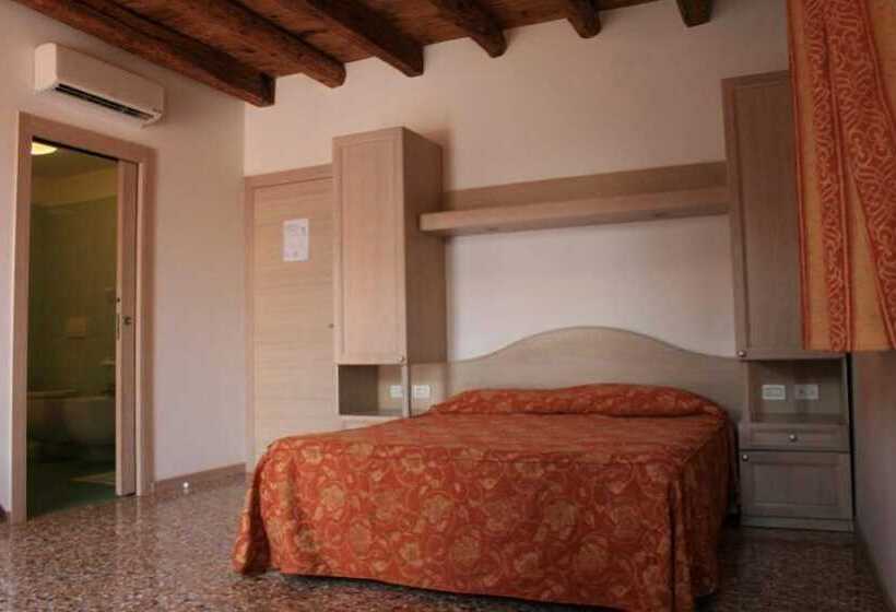 فندق ريفى Agriturismo La Meridiana