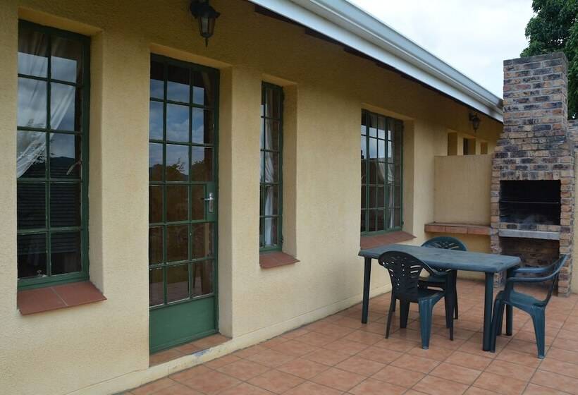 Отель Thaba Tsweni Lodge & Safaris