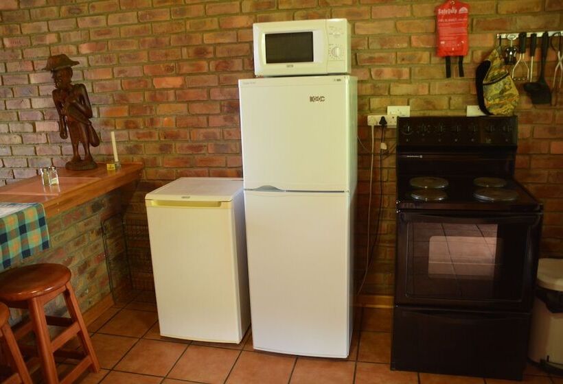 Отель Thaba Tsweni Lodge & Safaris