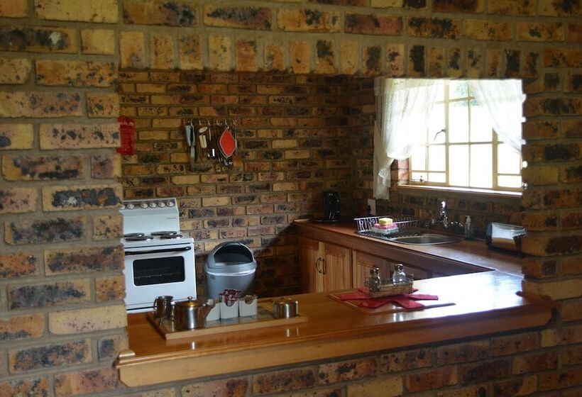 Отель Thaba Tsweni Lodge & Safaris