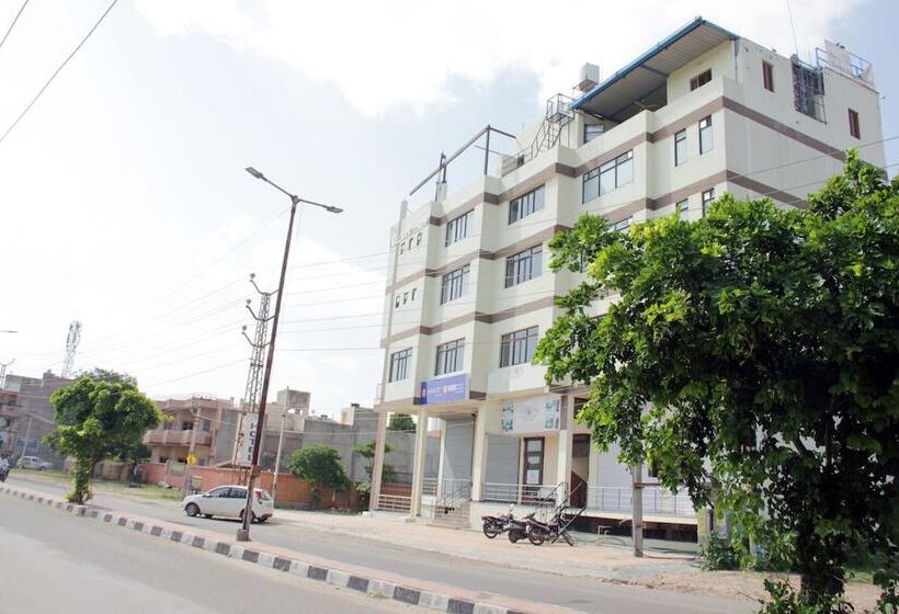 בית מלון כפרי The Marwar Regency