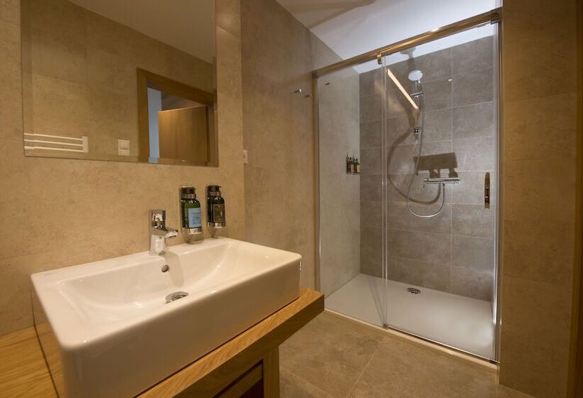 Lesna – Adult Friendly