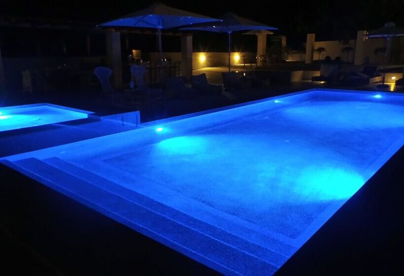 Niovi Boutique Apartments