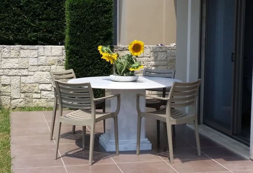 Niovi Boutique Apartments