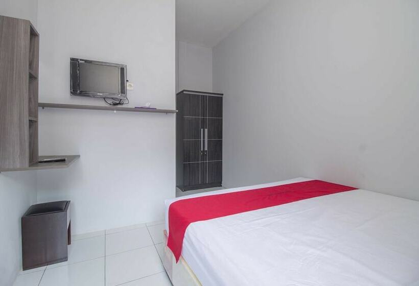 بنسيون Reddoorz @ Pondok Bambu