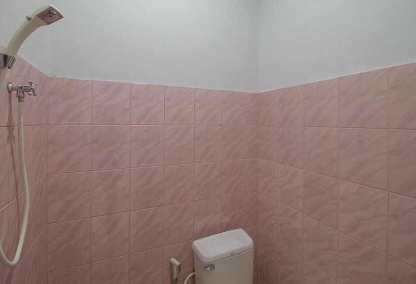 پانسیون Reddoorz @ Pondok Bambu