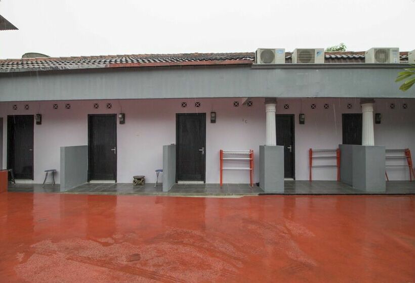 بنسيون Reddoorz @ Pondok Bambu