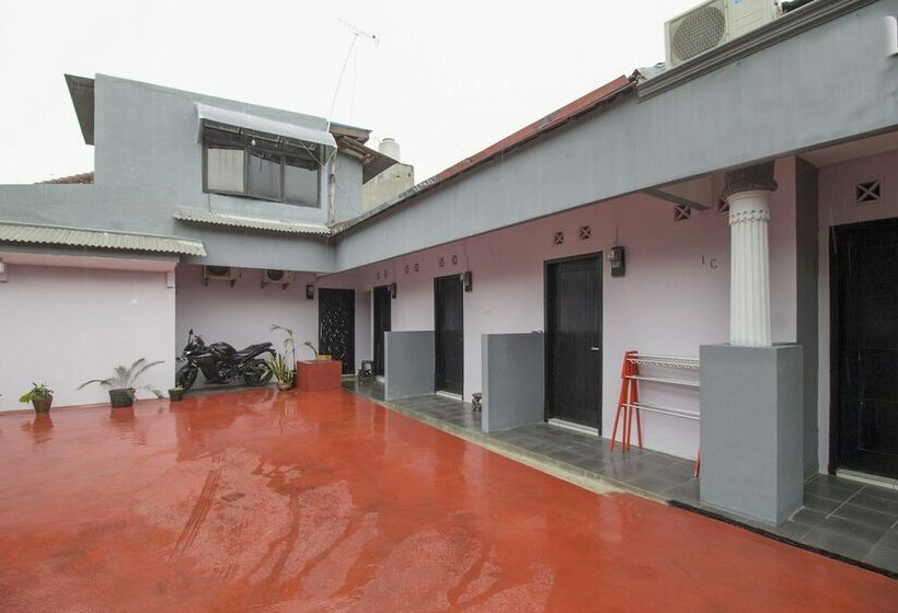 پانسیون Reddoorz @ Pondok Bambu