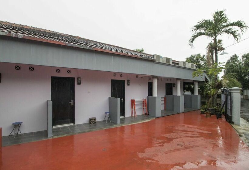 بنسيون Reddoorz @ Pondok Bambu