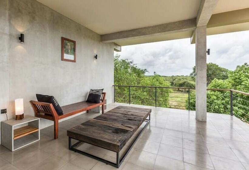 Пансион Tree Tops Yala