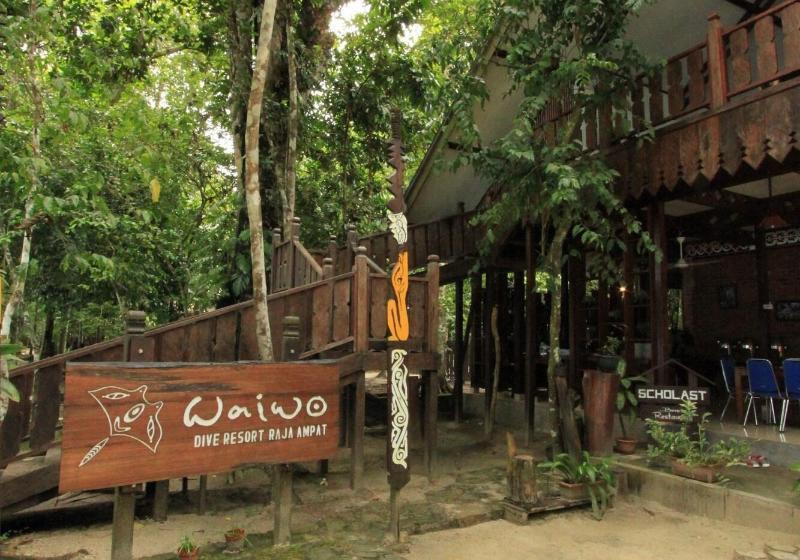 پانسیون Waiwo Dive Resort