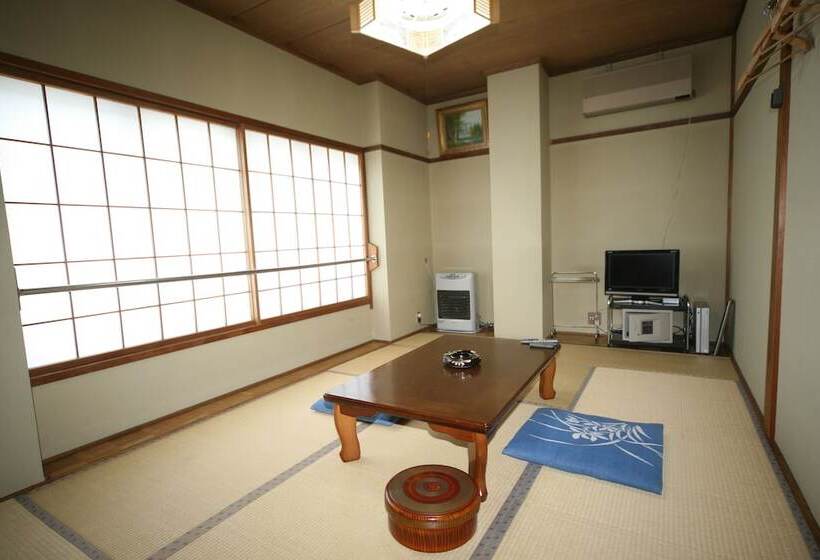 פנסיון Yuzawa Ski House