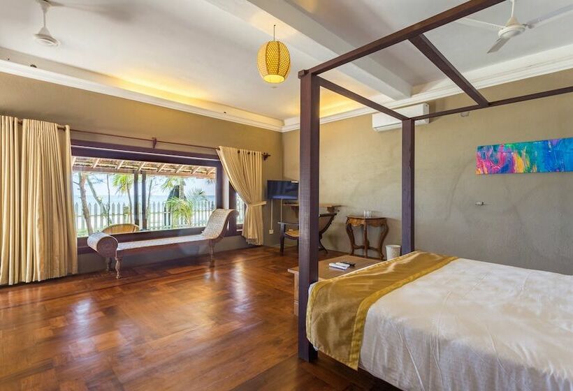 استراحتگاه Azure Tides Marari