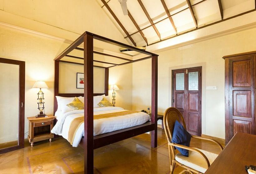 استراحتگاه Azure Tides Marari